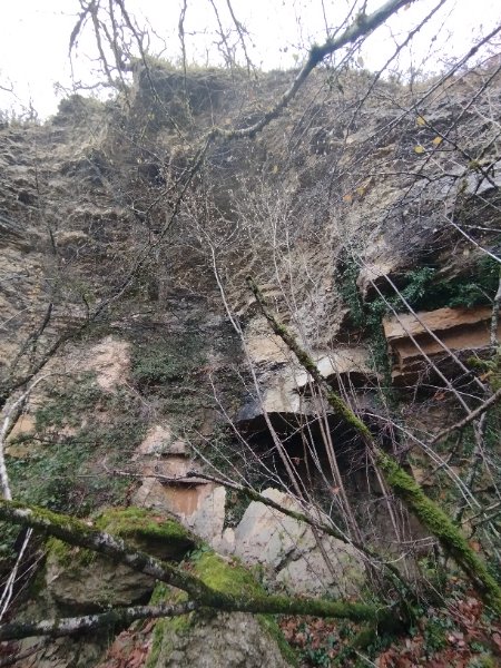 Carrière Geligny 2
Entrée vue de loin
Fichier manquant